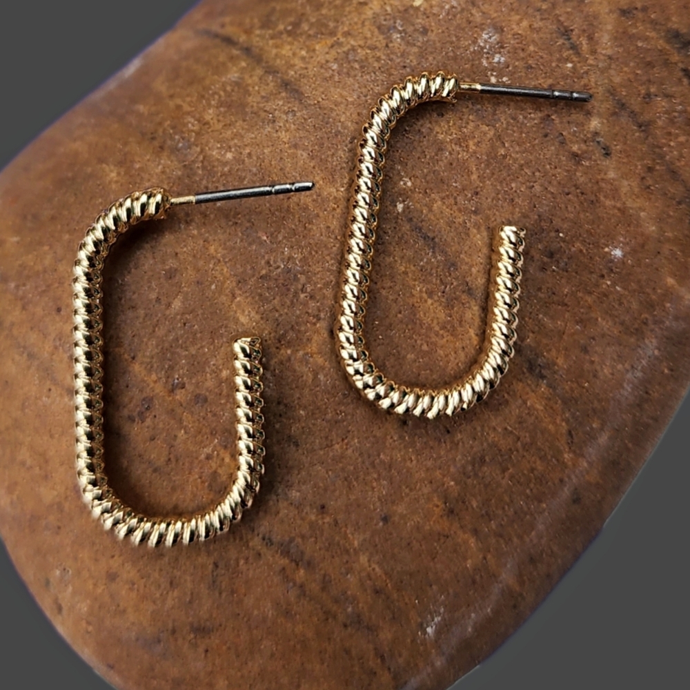 Gold Tone Rope Oblong Oval Hoop Earrings